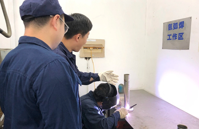 【師帶徒活動(dòng)】&ldquo;師帶徒促成長(zhǎng) 凝聚企業(yè)正能量&rdquo;系列報(bào)道之哈藥六廠&ldquo;師帶徒&rdquo;活動(dòng)